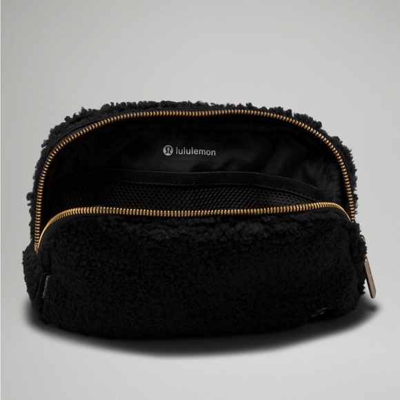NEW Lululemon Everywhere Fleece Black Belt Bag - Picture 9 of 9